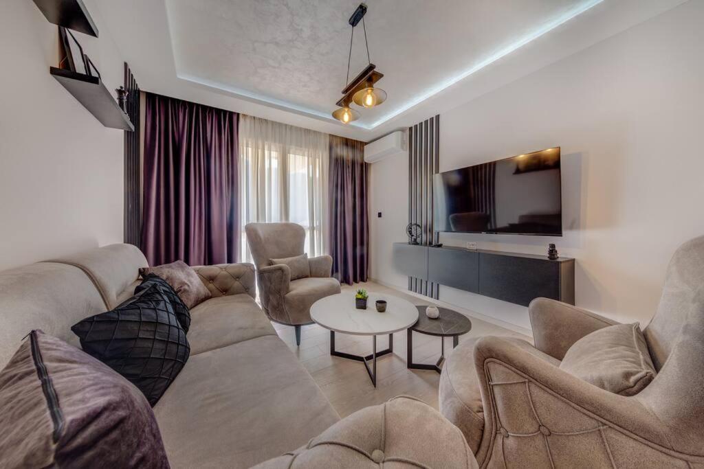 Sailor's Knot - And Amazing Sea View Kotor